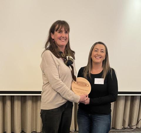Image of ISHA President Dr. Judy Dwyer with ANP Sarah Hickey , winner of the Dr David Thomas Award 2025